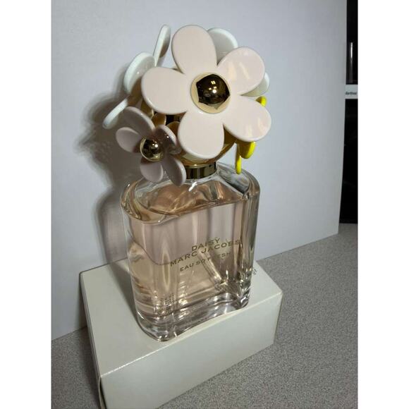 Marc Jacobs Daisy Eau So Fresh 150ml 4.2 Fl. oz - Picture 3 of 4